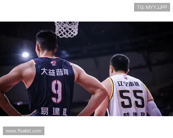 成都篮球队与上海篮球队赛后复盘团队协作的成功与不足分析