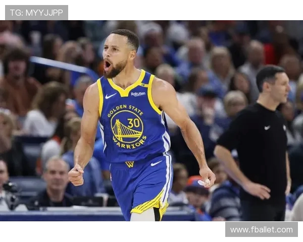 库里三分球总数突破四千大关再创历史新纪录成为第一人荣耀加身 库里三分球总数突破四千大关再创历史新纪录成为第一人荣耀加身