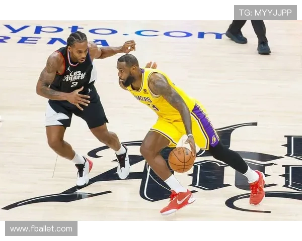 湖人快船对决精彩解说尽在TNT直播盛宴中尽享篮球魅力